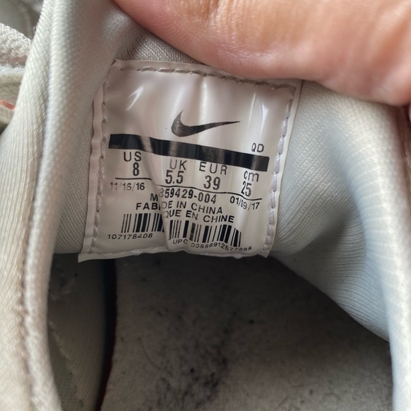 White Nike Air Huarache Women’s Size 8 - Picture 4 of 9